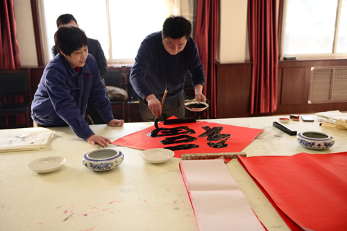 济宁、汶上两地书法家迎春送福走进开云手机在线登录入口（中国）开云有限公司